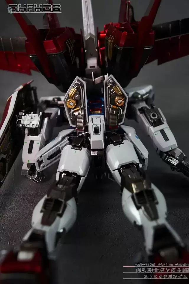 【佳作】万代mg强袭高达空战装备+3r暴风骨架改造 【佳作】万代mg强袭高达空战装备+3r暴风骨架改造