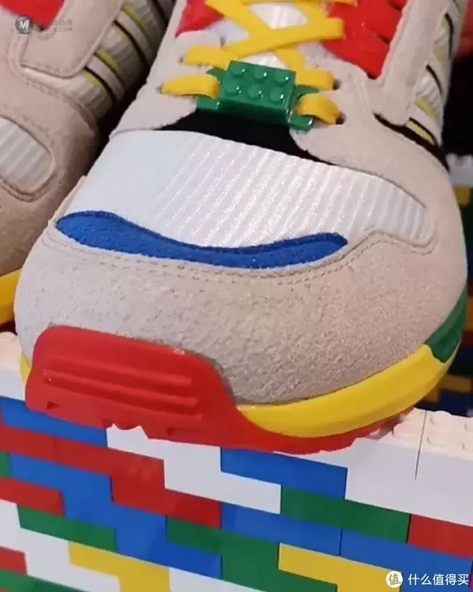欢迎来到乐高世界:又是一场跨界合作 LEGO X adidas 联名公布 欢迎来到乐高世界:又是一场跨界合作 LEGO X adidas 联名公布