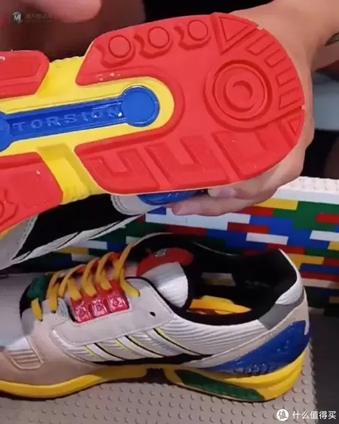 欢迎来到乐高世界:又是一场跨界合作 LEGO X adidas 联名公布 欢迎来到乐高世界:又是一场跨界合作 LEGO X adidas 联名公布