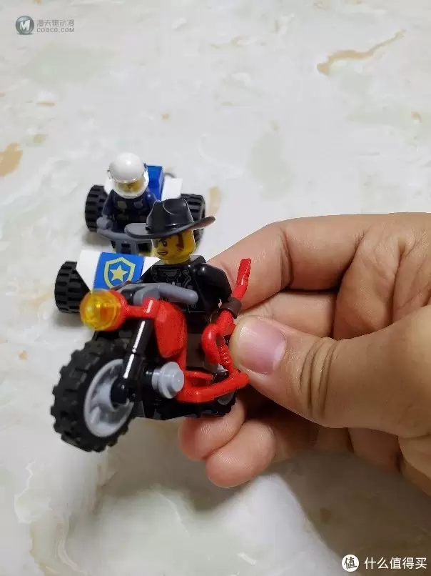 618孩子的礼物: 乐高 城市组 60243 警用直升机大追击开箱 618孩子的礼物: 乐高 城市组 60243 警用直升机大追击开箱