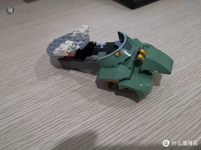 老杨的玩具仓库 篇二十六:LEGO 75976 套内MOC 坦克 老杨的玩具仓库 篇二十六:LEGO 75976 套内MOC 坦克