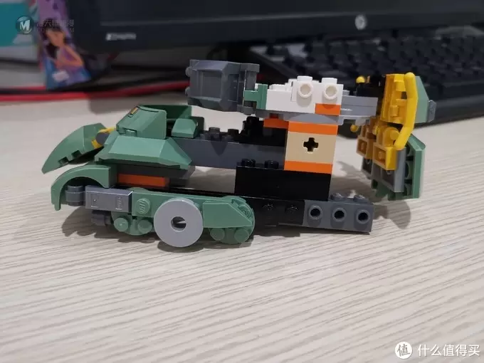 老杨的玩具仓库 篇二十六:LEGO 75976 套内MOC 坦克 老杨的玩具仓库 篇二十六:LEGO 75976 套内MOC 坦克
