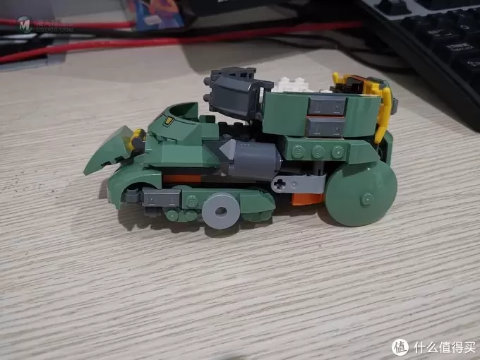 老杨的玩具仓库 篇二十六:LEGO 75976 套内MOC 坦克 老杨的玩具仓库 篇二十六:LEGO 75976 套内MOC 坦克