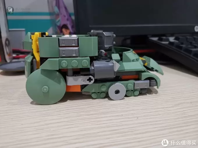 老杨的玩具仓库 篇二十六:LEGO 75976 套内MOC 坦克 老杨的玩具仓库 篇二十六:LEGO 75976 套内MOC 坦克