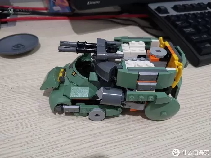 老杨的玩具仓库 篇二十六:LEGO 75976 套内MOC 坦克 老杨的玩具仓库 篇二十六:LEGO 75976 套内MOC 坦克