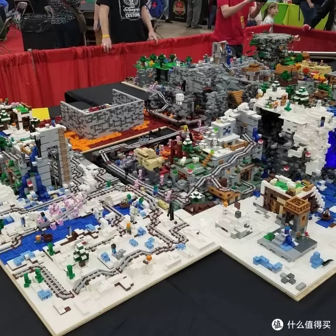 用乐高还原出《Minecraft我的世界》场景 用乐高还原出《Minecraft我的世界》场景