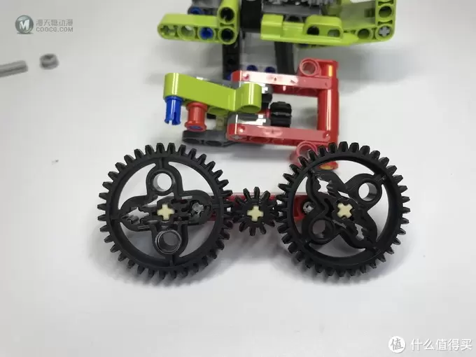 麻雀虽小:LEGO 乐高 机械组系列 42102 迷你克拉斯拖拉机 麻雀虽小:LEGO 乐高 机械组系列 42102 迷你克拉斯拖拉机
