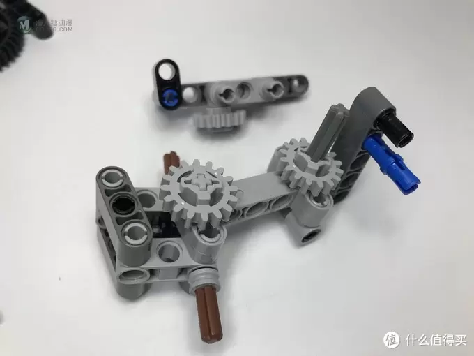 麻雀虽小:LEGO 乐高 机械组系列 42102 迷你克拉斯拖拉机 麻雀虽小:LEGO 乐高 机械组系列 42102 迷你克拉斯拖拉机
