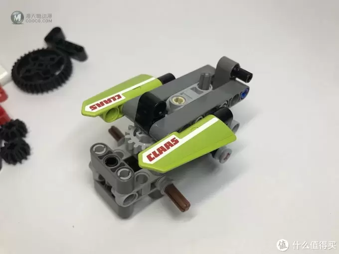 麻雀虽小:LEGO 乐高 机械组系列 42102 迷你克拉斯拖拉机 麻雀虽小:LEGO 乐高 机械组系列 42102 迷你克拉斯拖拉机