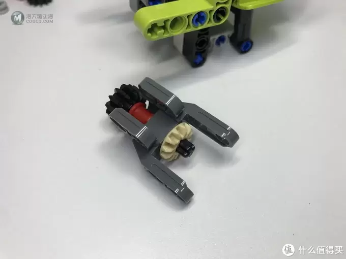 麻雀虽小:LEGO 乐高 机械组系列 42102 迷你克拉斯拖拉机 麻雀虽小:LEGO 乐高 机械组系列 42102 迷你克拉斯拖拉机