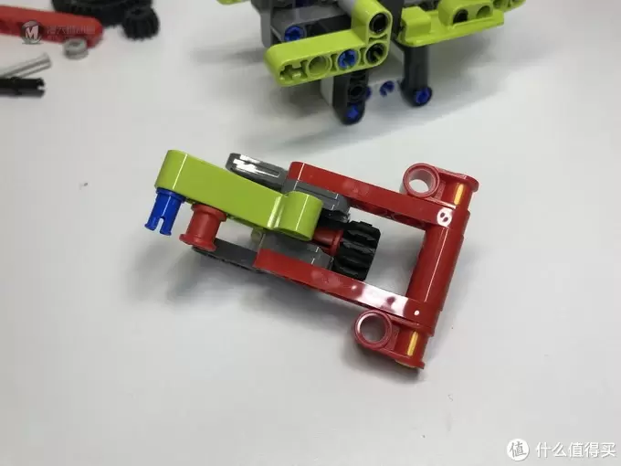 麻雀虽小:LEGO 乐高 机械组系列 42102 迷你克拉斯拖拉机 麻雀虽小:LEGO 乐高 机械组系列 42102 迷你克拉斯拖拉机