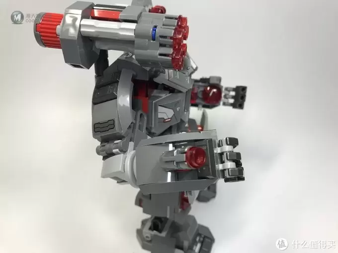 好玩的LEGO:乐高76124 战争机器重武装机甲 好玩的LEGO:乐高76124 战争机器重武装机甲