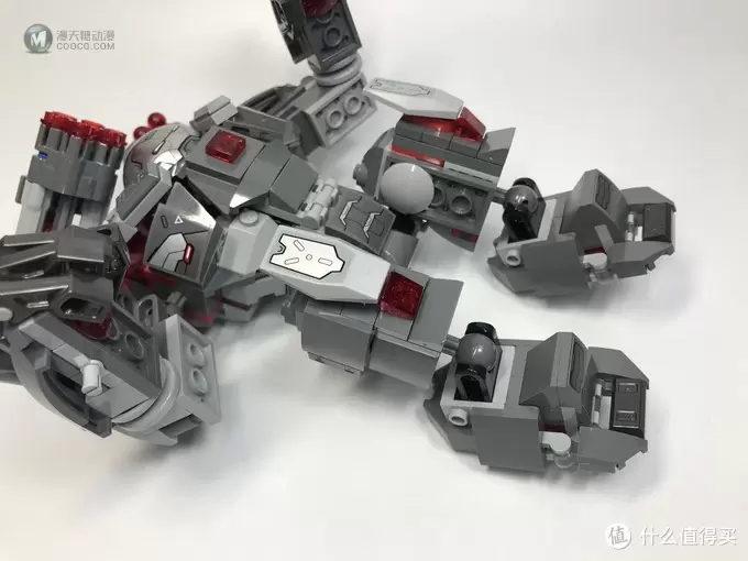 好玩的LEGO:乐高76124 战争机器重武装机甲 好玩的LEGO:乐高76124 战争机器重武装机甲