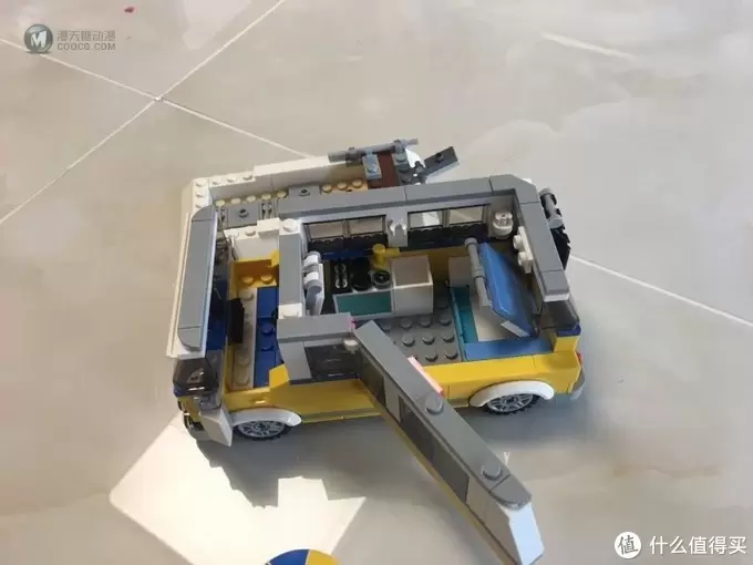 乐高 篇三:乐高创意三合一之31079 阳光海滩房车拼起来 乐高 篇三:乐高创意三合一之31079 阳光海滩房车拼起来