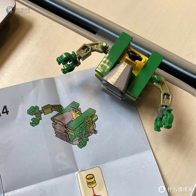 乐高这个大坑 篇六十八:LEGO超级英雄系列76071蜘蛛侠对战蝎子 乐高这个大坑 篇六十八:LEGO超级英雄系列76071蜘蛛侠对战蝎子