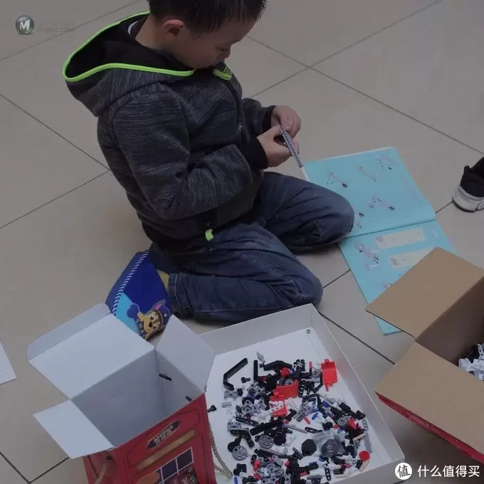 每一个男孩都有一个布鲁谢特梦— 米兔积木 1:16工程吊车 每一个男孩都有一个布鲁谢特梦— 米兔积木 1:16工程吊车