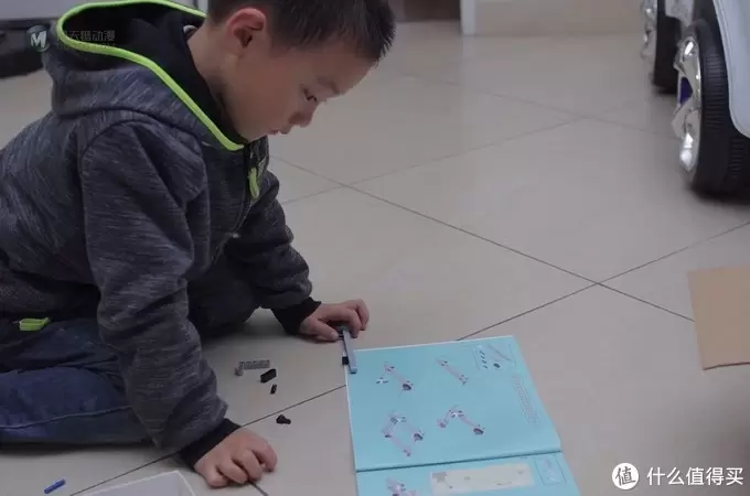 每一个男孩都有一个布鲁谢特梦— 米兔积木 1:16工程吊车 每一个男孩都有一个布鲁谢特梦— 米兔积木 1:16工程吊车