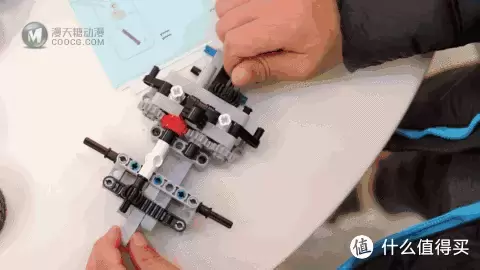 每个男孩都有一个工程师的梦,米兔积木工程吊车让梦想插上翅膀 每个男孩都有一个工程师的梦,米兔积木工程吊车让梦想插上翅膀