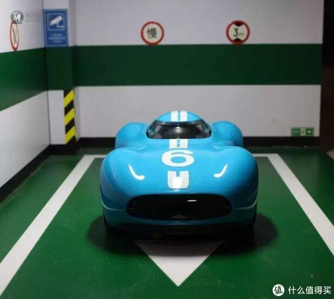 能上桌,能下地。野蛮娃娃P-201是一款不一样的遥控车! 能上桌,能下地。野蛮娃娃P-201是一款不一样的遥控车!