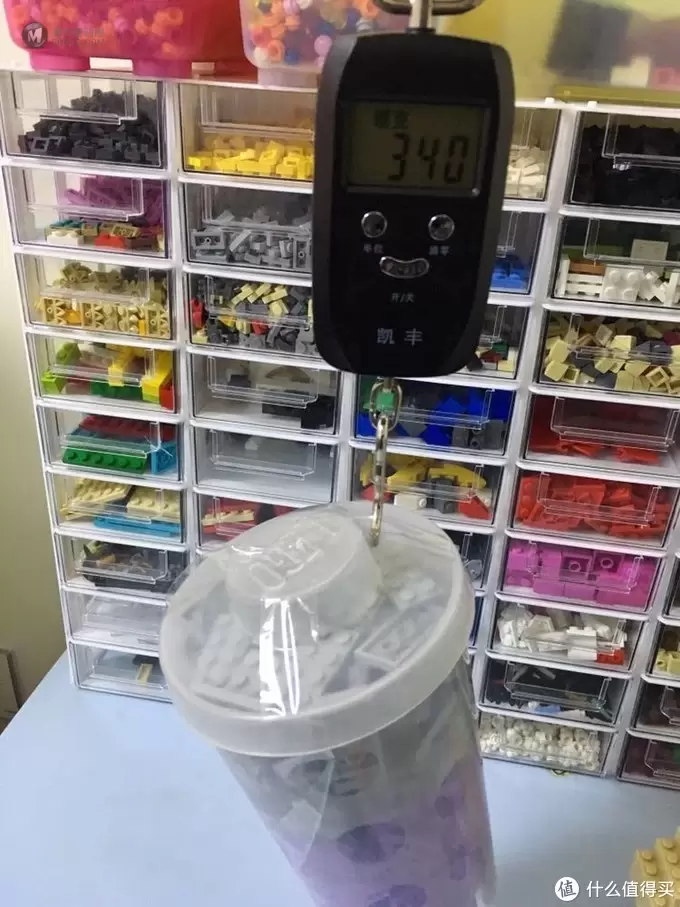 如何快速地在乐高店里装满一大杯Lego 如何快速地在乐高店里装满一大杯Lego