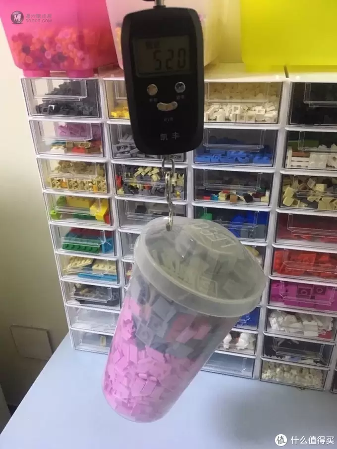 如何快速地在乐高店里装满一大杯Lego 如何快速地在乐高店里装满一大杯Lego