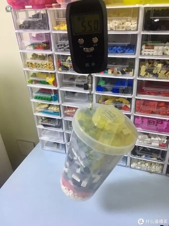 如何快速地在乐高店里装满一大杯Lego 如何快速地在乐高店里装满一大杯Lego