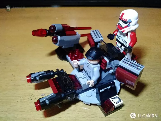 战斗堡垒火力强劲:LEGO 乐高 SX 75134 银河帝国战斗套装 战斗堡垒火力强劲:LEGO 乐高 SX 75134 银河帝国战斗套装