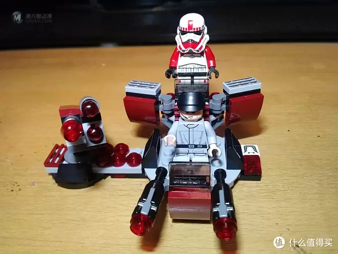 战斗堡垒火力强劲:LEGO 乐高 SX 75134 银河帝国战斗套装 战斗堡垒火力强劲:LEGO 乐高 SX 75134 银河帝国战斗套装