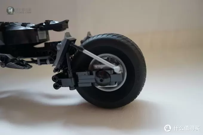 乐高还能这么拼: 复刻 LEGO 乐高 限量版5004590 蝙蝠侠摩托 乐高还能这么拼: 复刻 LEGO 乐高 限量版5004590 蝙蝠侠摩托