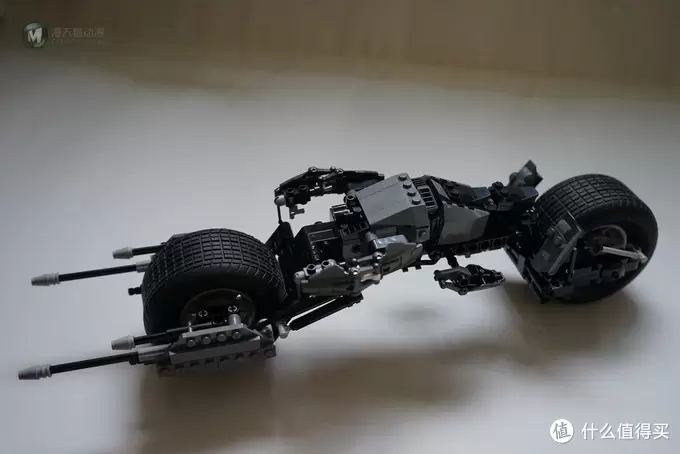 乐高还能这么拼: 复刻 LEGO 乐高 限量版5004590 蝙蝠侠摩托 乐高还能这么拼: 复刻 LEGO 乐高 限量版5004590 蝙蝠侠摩托