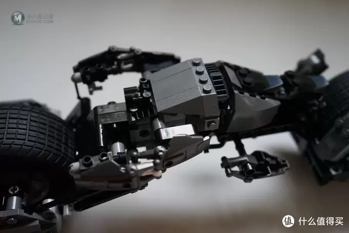 乐高还能这么拼: 复刻 LEGO 乐高 限量版5004590 蝙蝠侠摩托 乐高还能这么拼: 复刻 LEGO 乐高 限量版5004590 蝙蝠侠摩托