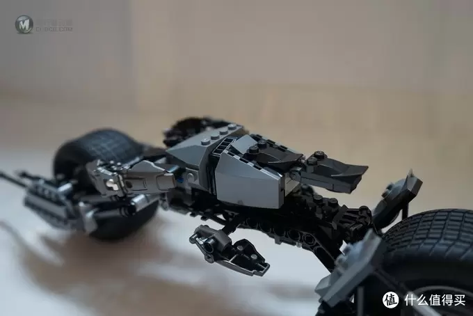 乐高还能这么拼: 复刻 LEGO 乐高 限量版5004590 蝙蝠侠摩托 乐高还能这么拼: 复刻 LEGO 乐高 限量版5004590 蝙蝠侠摩托