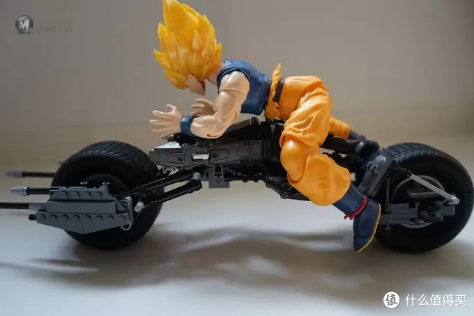 乐高还能这么拼: 复刻 LEGO 乐高 限量版5004590 蝙蝠侠摩托 乐高还能这么拼: 复刻 LEGO 乐高 限量版5004590 蝙蝠侠摩托