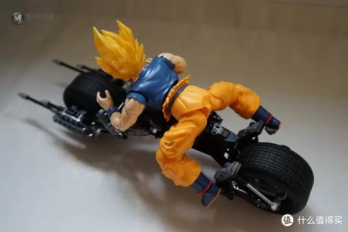 乐高还能这么拼: 复刻 LEGO 乐高 限量版5004590 蝙蝠侠摩托 乐高还能这么拼: 复刻 LEGO 乐高 限量版5004590 蝙蝠侠摩托