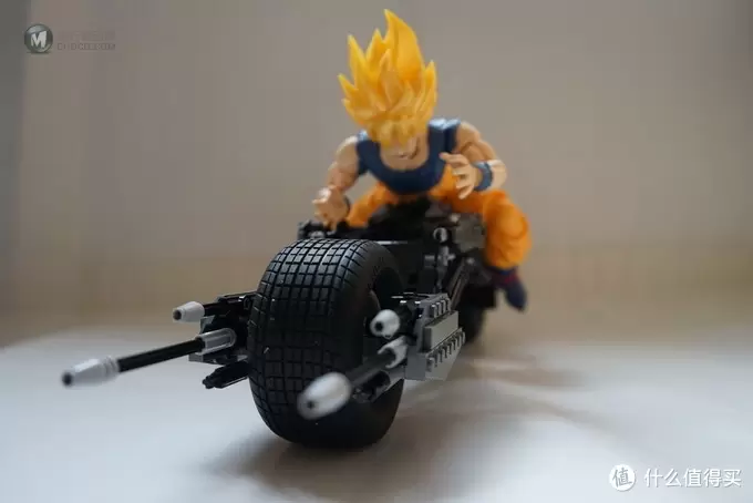 乐高还能这么拼: 复刻 LEGO 乐高 限量版5004590 蝙蝠侠摩托 乐高还能这么拼: 复刻 LEGO 乐高 限量版5004590 蝙蝠侠摩托