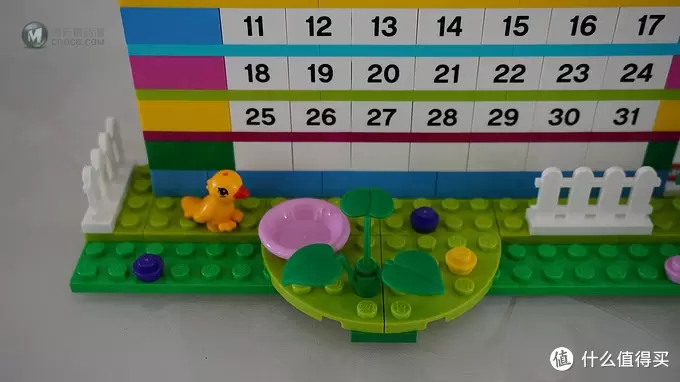 月月都新鲜:LEGO 乐高 Brick Calendar 女孩系列 自组日历 850581 月月都新鲜:LEGO 乐高 Brick Calendar 女孩系列 自组日历 850581