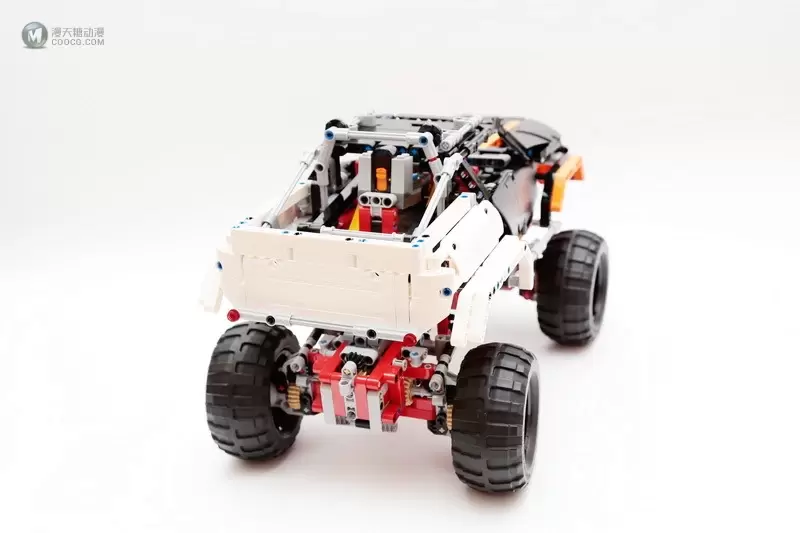 爬啊爬,带着我从一个坑爬到另一个坑的四驱攀爬车:LEGO 9398 4x4 Crawler 遥控四驱越野车 爬啊爬,带着我从一个坑爬到另一个坑的四驱攀爬车:LEGO 9398 4x4 Crawler 遥控四驱越野车
