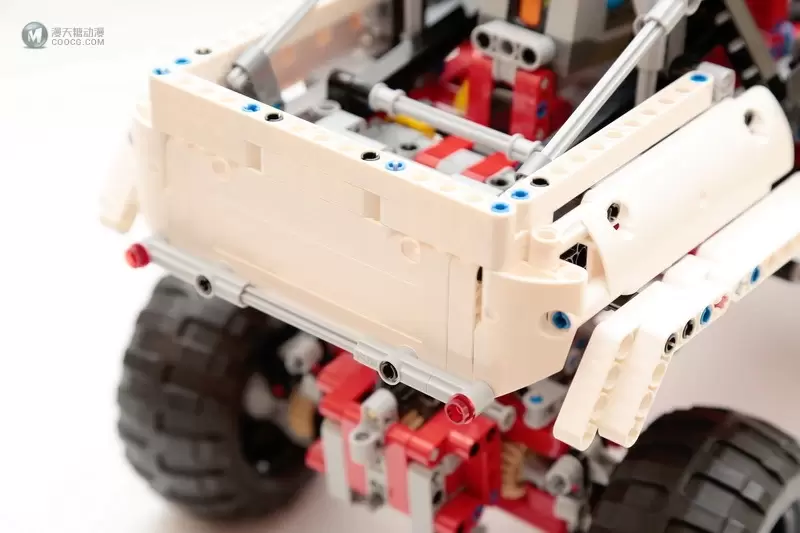 爬啊爬,带着我从一个坑爬到另一个坑的四驱攀爬车:LEGO 9398 4x4 Crawler 遥控四驱越野车 爬啊爬,带着我从一个坑爬到另一个坑的四驱攀爬车:LEGO 9398 4x4 Crawler 遥控四驱越野车