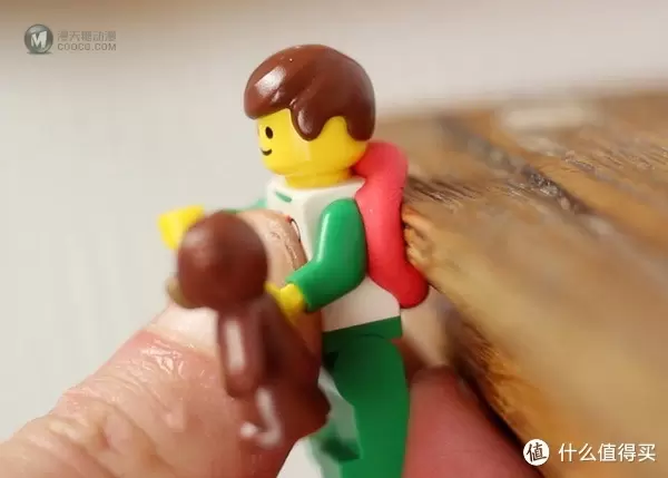 LEGO 乐高人仔新用途:帮你保管各种线 LEGO 乐高人仔新用途:帮你保管各种线
