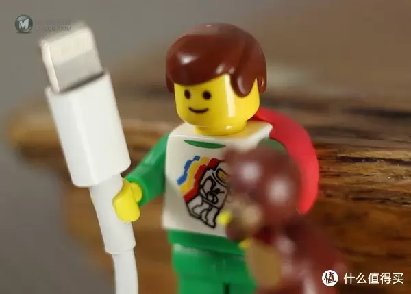 LEGO 乐高人仔新用途:帮你保管各种线 LEGO 乐高人仔新用途:帮你保管各种线