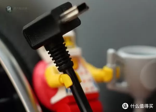 LEGO 乐高人仔新用途:帮你保管各种线 LEGO 乐高人仔新用途:帮你保管各种线