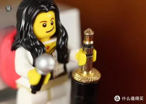 LEGO 乐高人仔新用途:帮你保管各种线 LEGO 乐高人仔新用途:帮你保管各种线