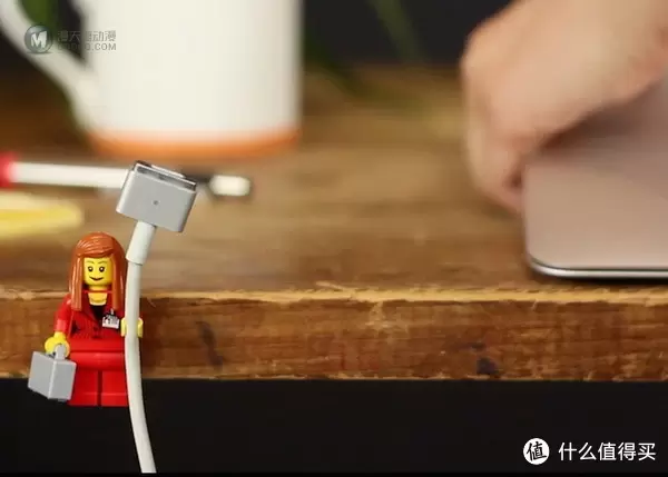 LEGO 乐高人仔新用途:帮你保管各种线 LEGO 乐高人仔新用途:帮你保管各种线