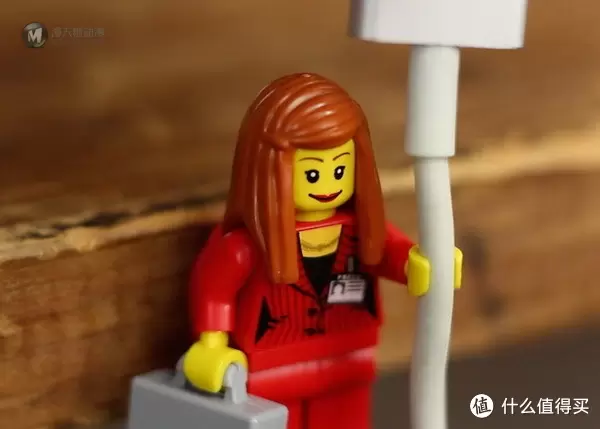 LEGO 乐高人仔新用途:帮你保管各种线 LEGO 乐高人仔新用途:帮你保管各种线