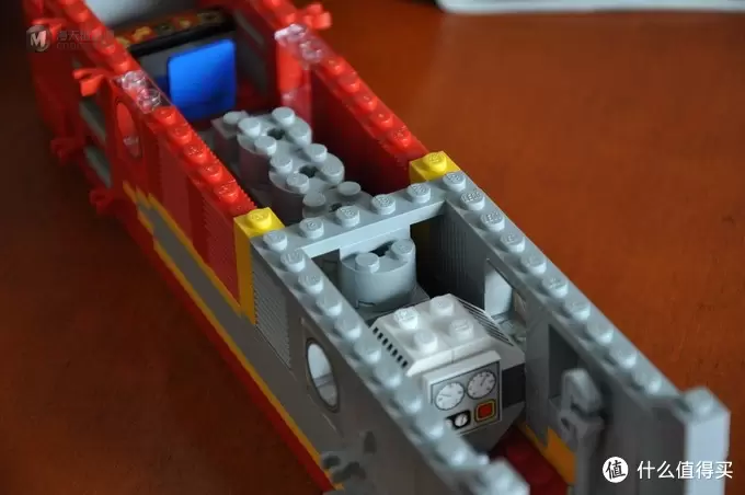 LEGO 乐高 10020 Train Santa Fe Super Chief 圣达菲火车 LEGO 乐高 10020 Train Santa Fe Super Chief 圣达菲火车
