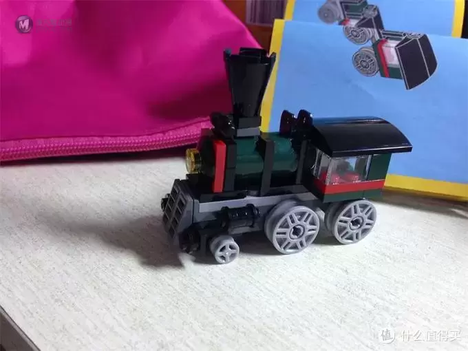 LEGO 乐高 创意百变组 31015 翡翠号列车 — 小积木 大智慧 LEGO 乐高 创意百变组 31015 翡翠号列车 — 小积木 大智慧