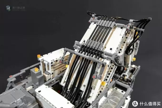 庞然巨物!乐高科技系列 42100 利勃海尔 R9800 庞然巨物!乐高科技系列 42100 利勃海尔 R9800