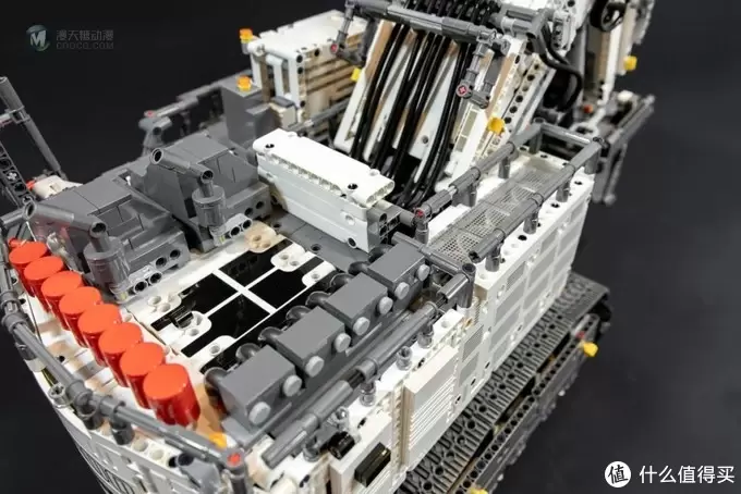庞然巨物!乐高科技系列 42100 利勃海尔 R9800 庞然巨物!乐高科技系列 42100 利勃海尔 R9800