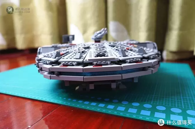 乐高乐高bong 篇二:非星战迷也愿意买的玩具--LEGO乐高75105千年隼号展示 乐高乐高bong 篇二:非星战迷也愿意买的玩具--LEGO乐高75105千年隼号展示