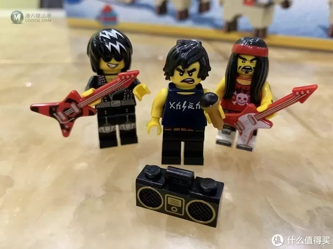 充满温馨的冬季套装:LEGO 乐高 10245 圣诞老人工作室 充满温馨的冬季套装:LEGO 乐高 10245 圣诞老人工作室